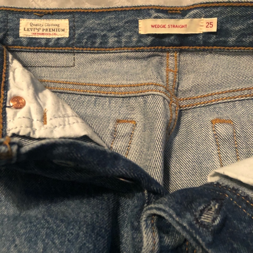 Levi’s Premium 724 High Rise Straight Crop - Picture 5 of 5